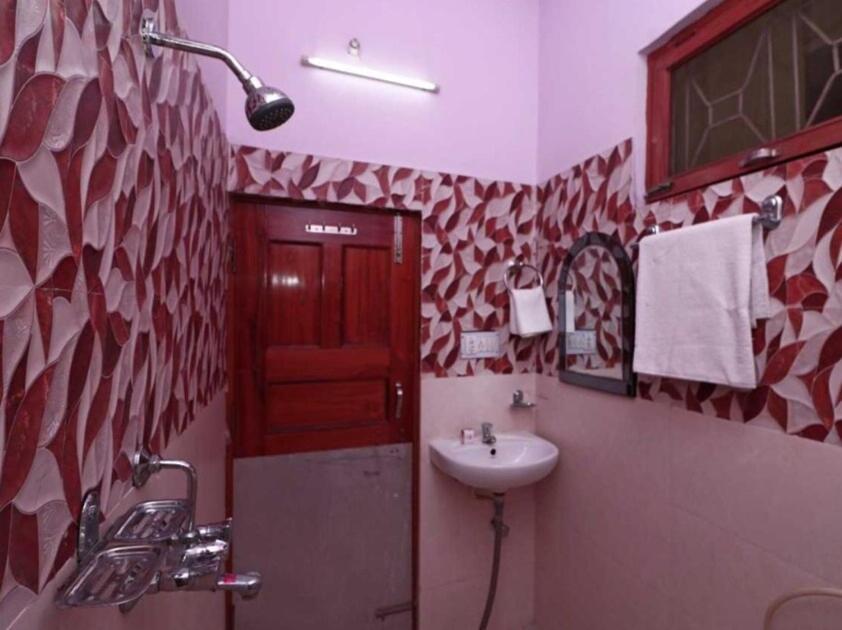 Spot On Hotel Imperial Crown Prayagraj Exterior photo